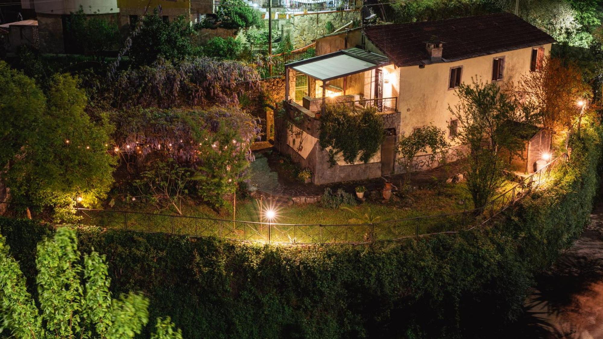 La Casa Delle Pietre Parlanti - Casa In Pietra Ai Piedi Del Parco Delle 5 Terre Bed & Breakfast Biassa Exterior photo